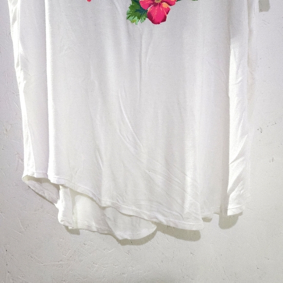 Hollister | White Floral Womens Graphic Tee - Picture 4 of 9